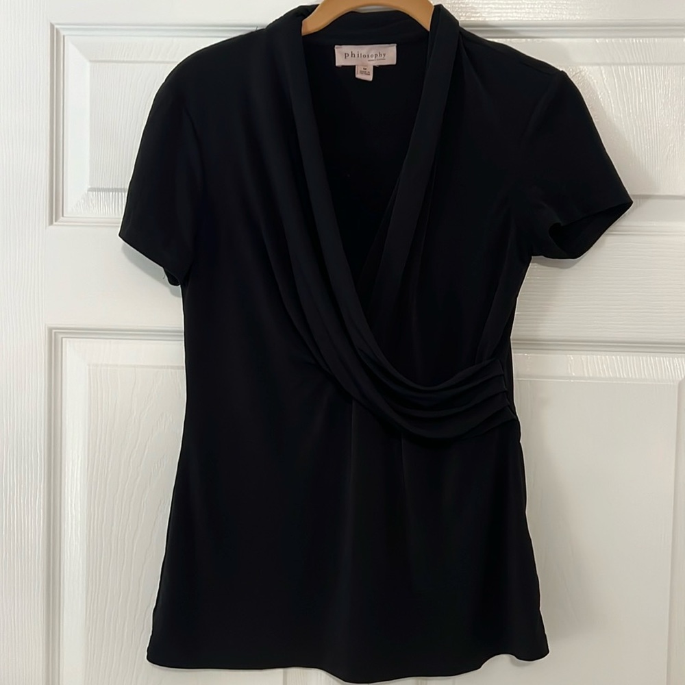 Philosophy Black Top. Size M. Stretch